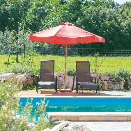 Feriehus 6 Bedroom Amazing In Bratulici
