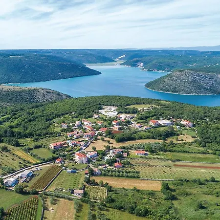 6 Bedroom Amazing In Bratulici Feriehus *