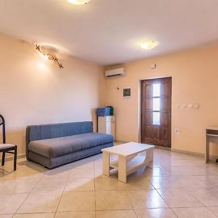 6 Bedroom Amazing In Bratulici *