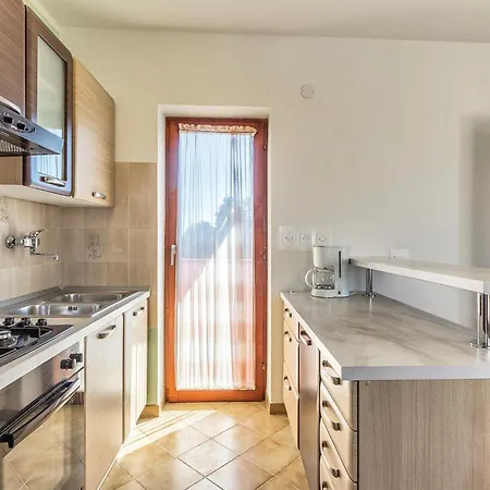 Holiday home 6 Bedroom Amazing In Bratulici *