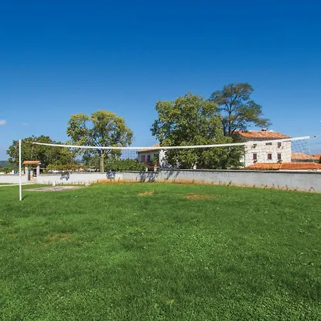 6 Bedroom Amazing In Bratulici Holiday home