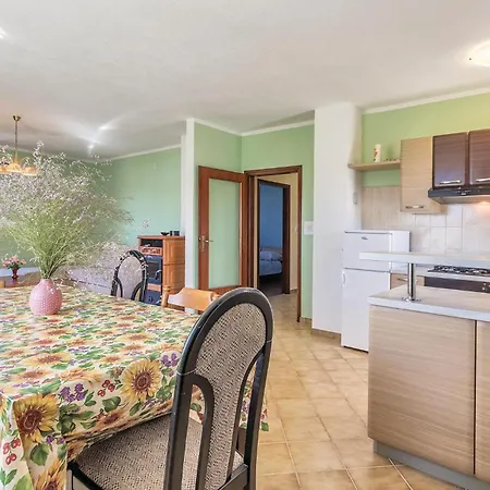 6 Bedroom Amazing In Bratulici Holiday home Hreljici