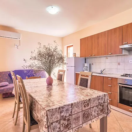 6 Bedroom Amazing In Bratulici Holiday home