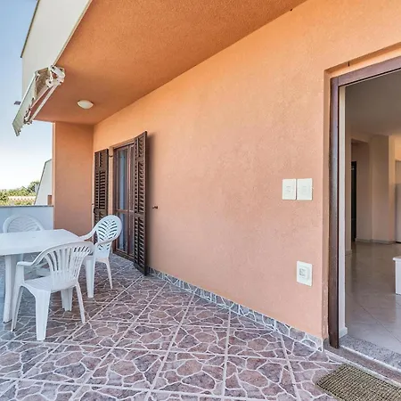 6 Bedroom Amazing In Bratulici Holiday home